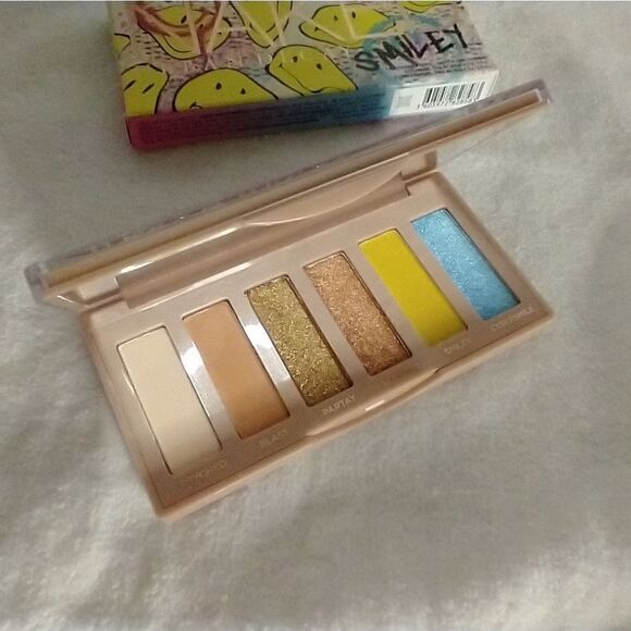 Urban Decay Mucho Happy Pallette - Picture 7 of 8